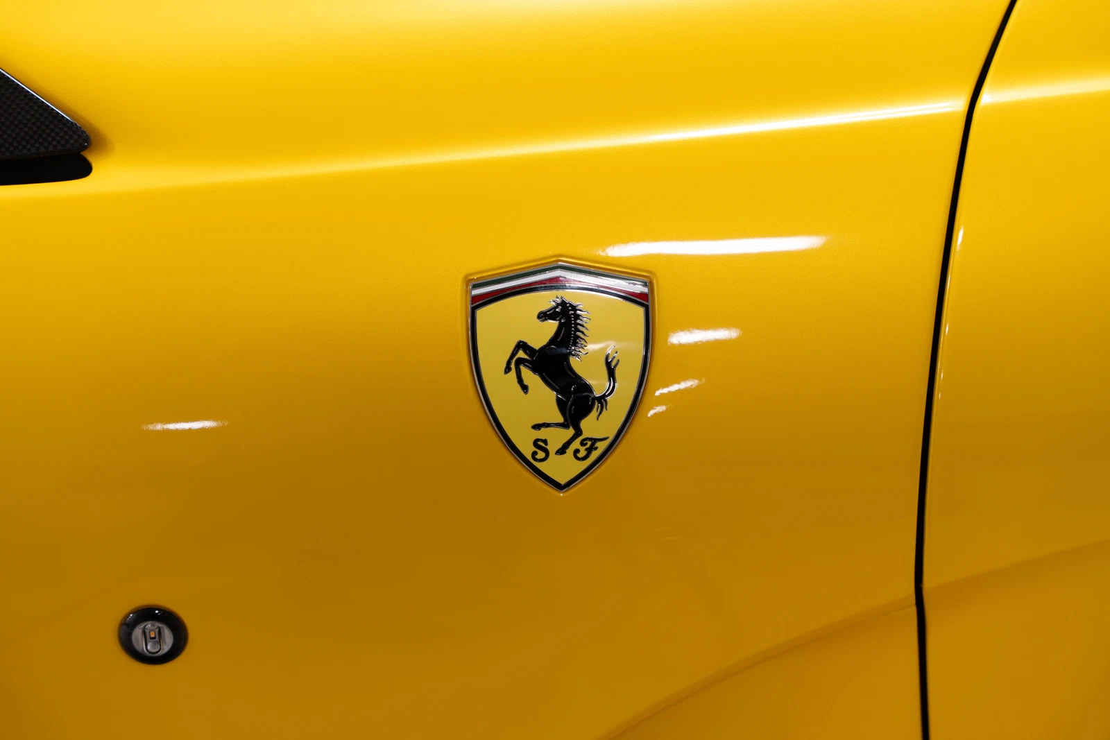 2022 Ferrari 812 Competizione, 10/25