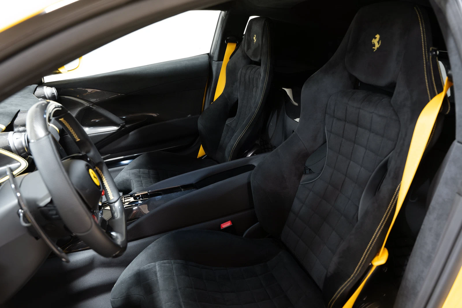 2022 Ferrari 812 Competizione, 12/25