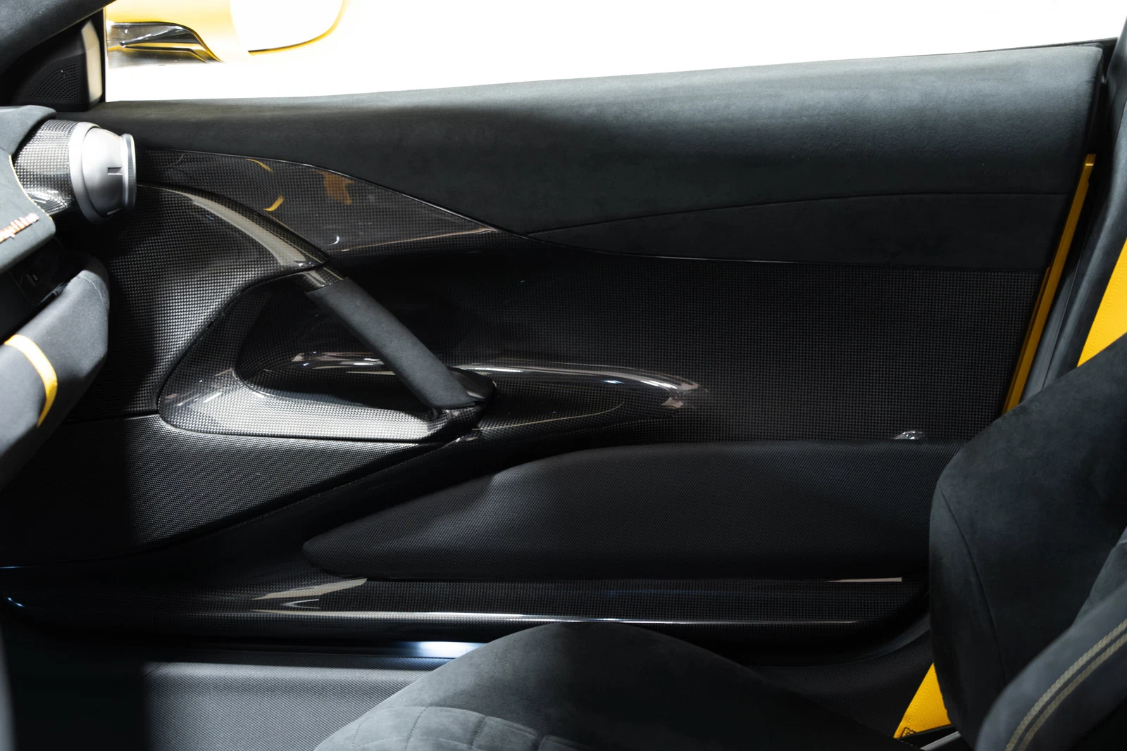 2022 Ferrari 812 Competizione, 15/25