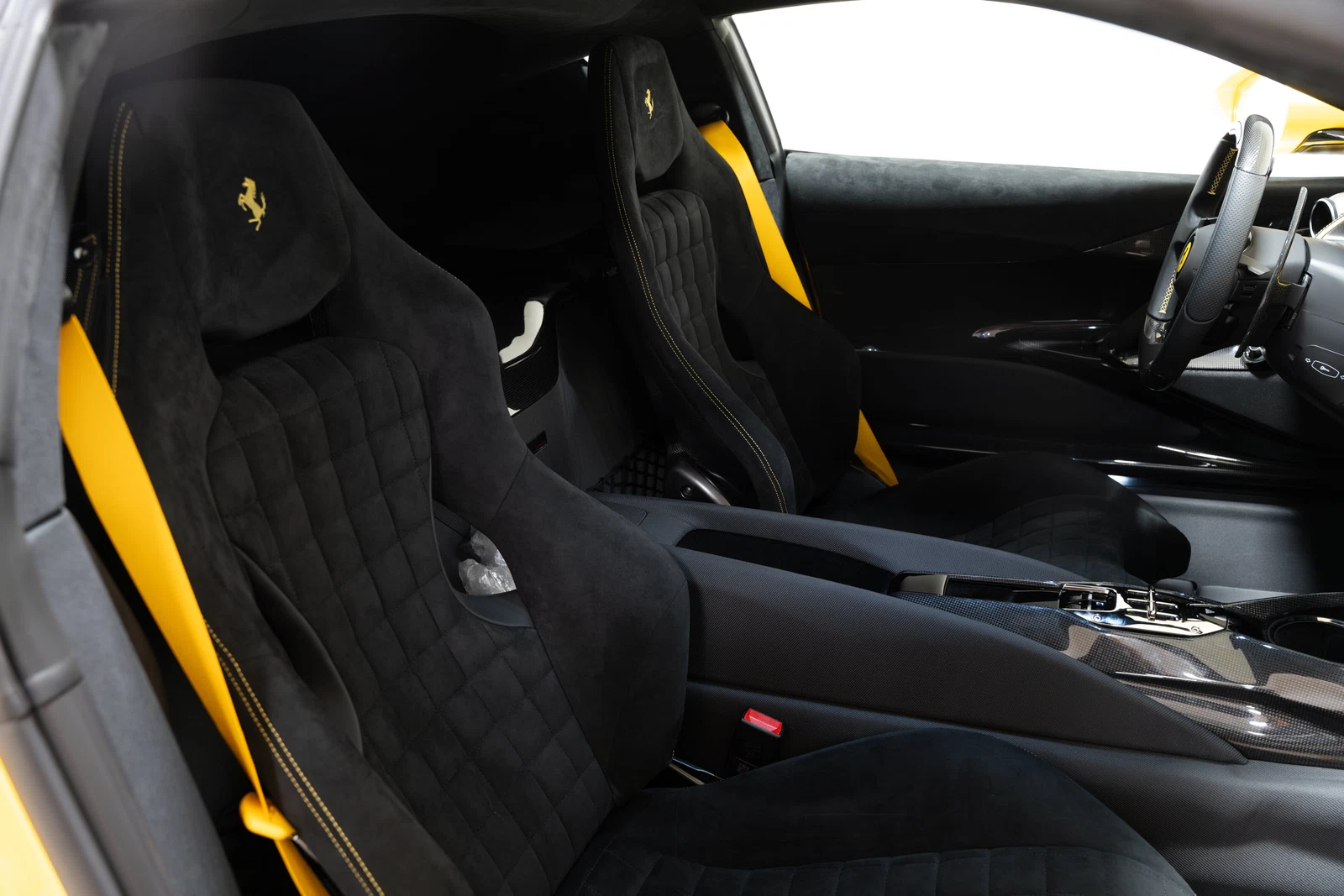 2022 Ferrari 812 Competizione, 19/25