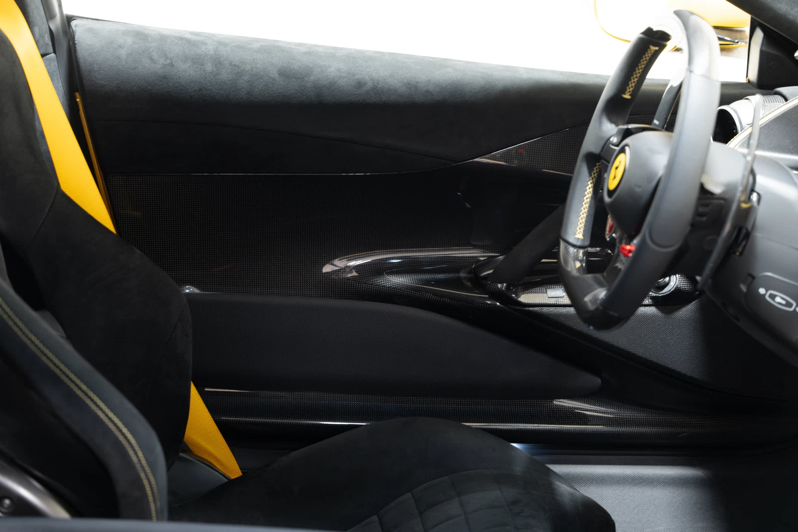 2022 Ferrari 812 Competizione, 21/25