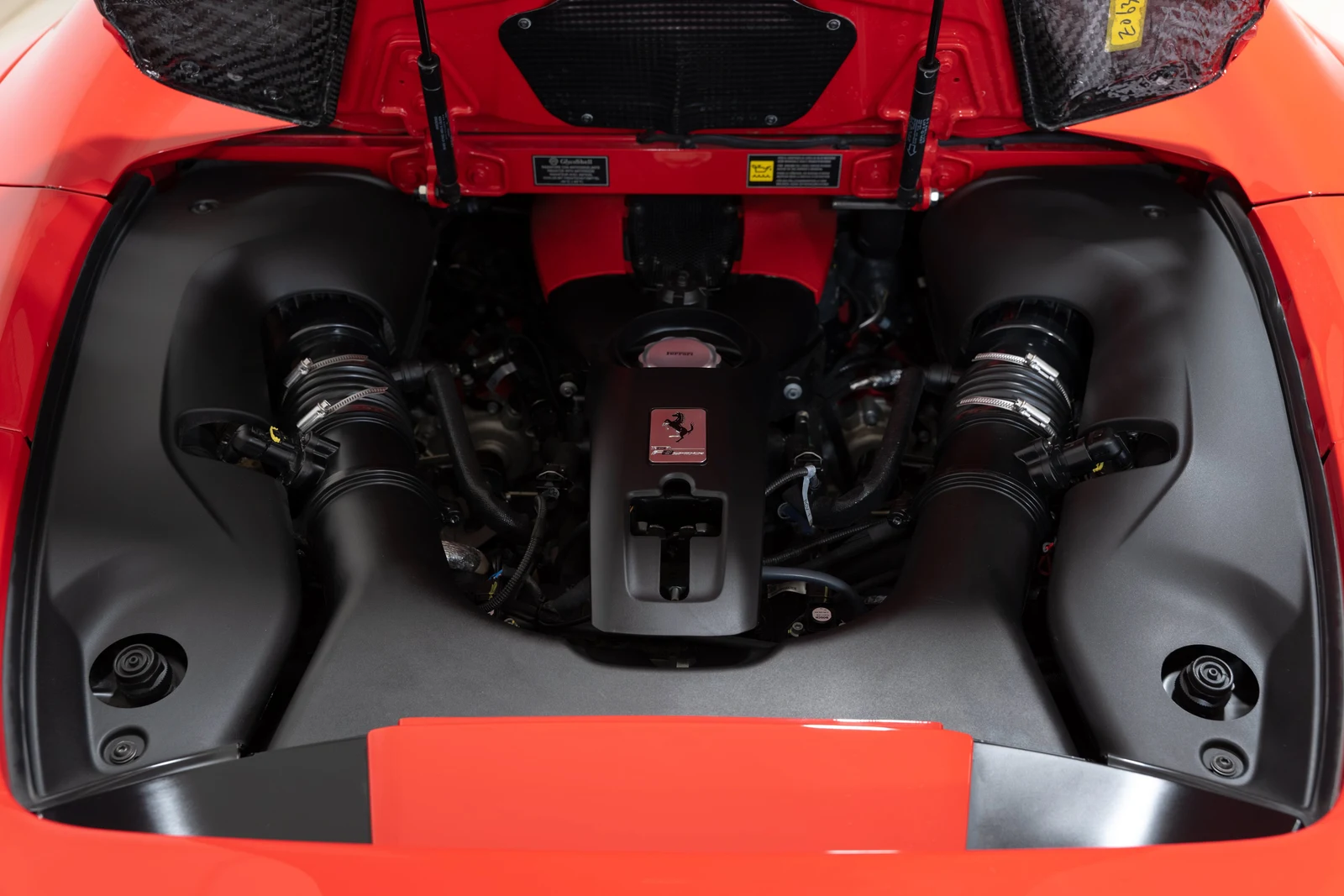 2021 Ferrari F8 Spider engine