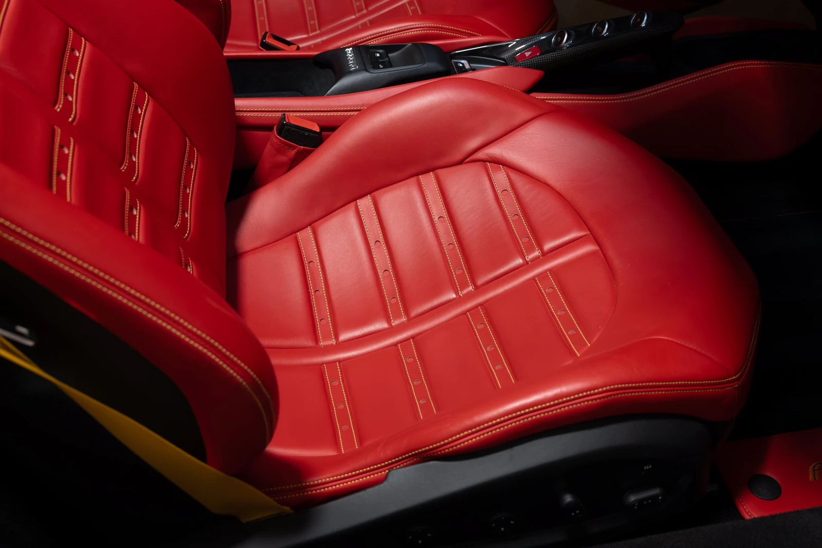 2021 Ferrari F8 Spider interior, seats, Rosso Ferrari