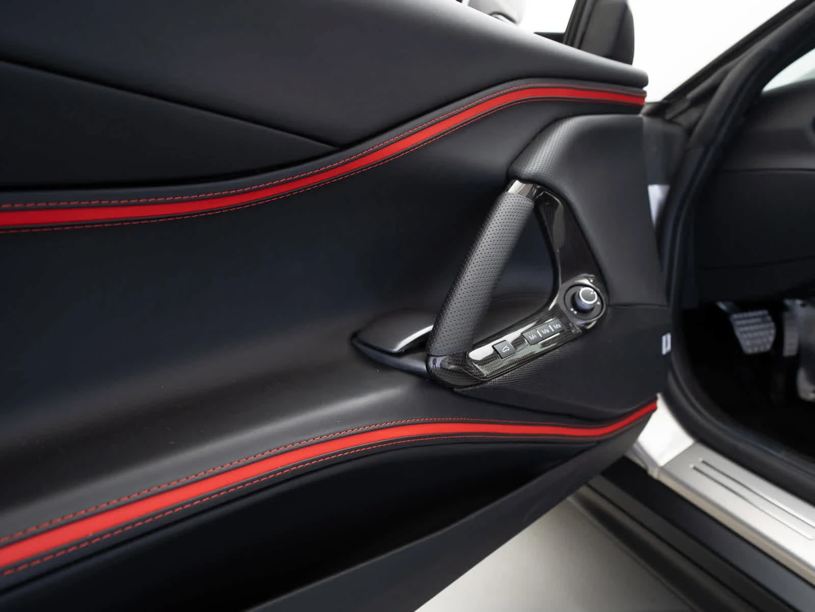 2022 Ferrari 812 GTS, 16/20