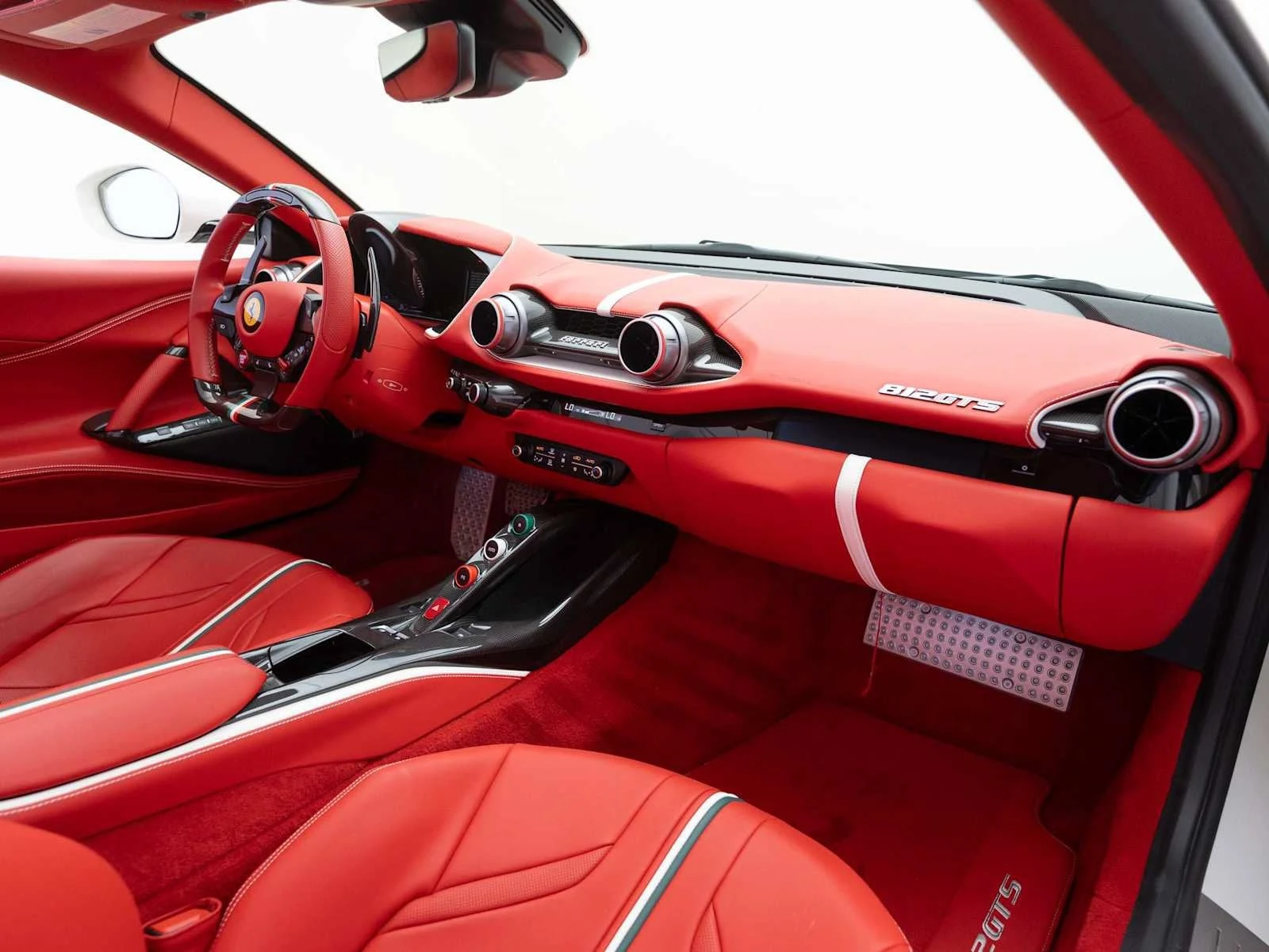 2022 Ferrari 812 GTS interior, Rosso Ferrari