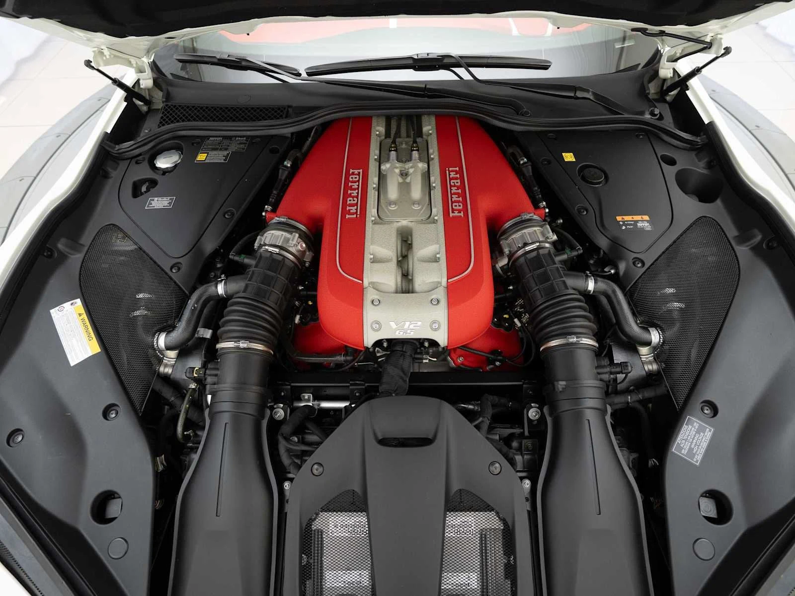 2022 Ferrari 812 GTS engine