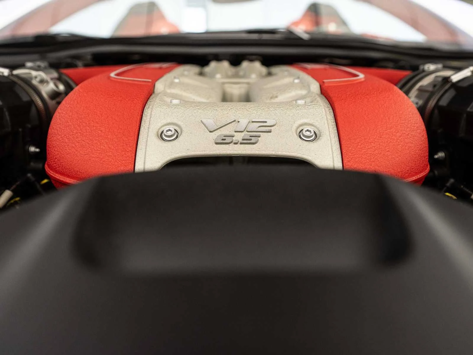 2022 Ferrari 812 GTS engine