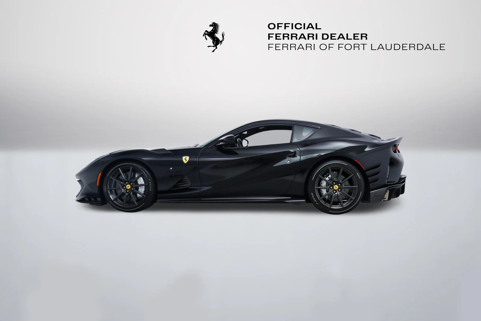 2022 Ferrari 812 Competizione, 4/20