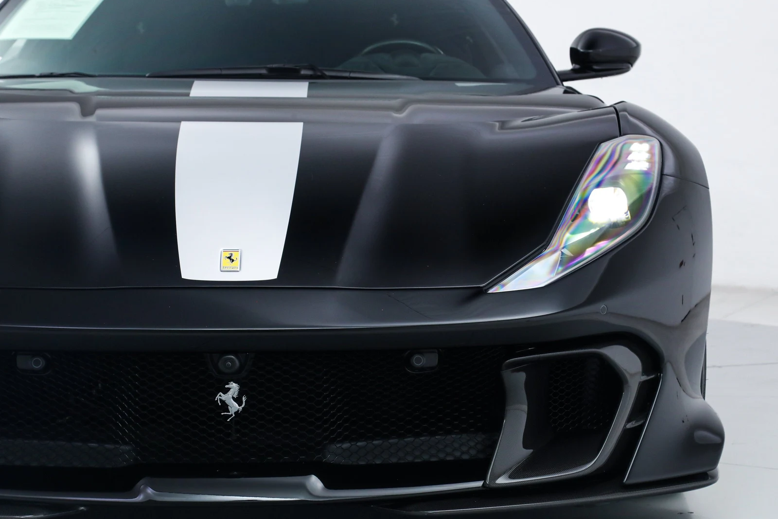 2022 Ferrari 812 Competizione, 13/20