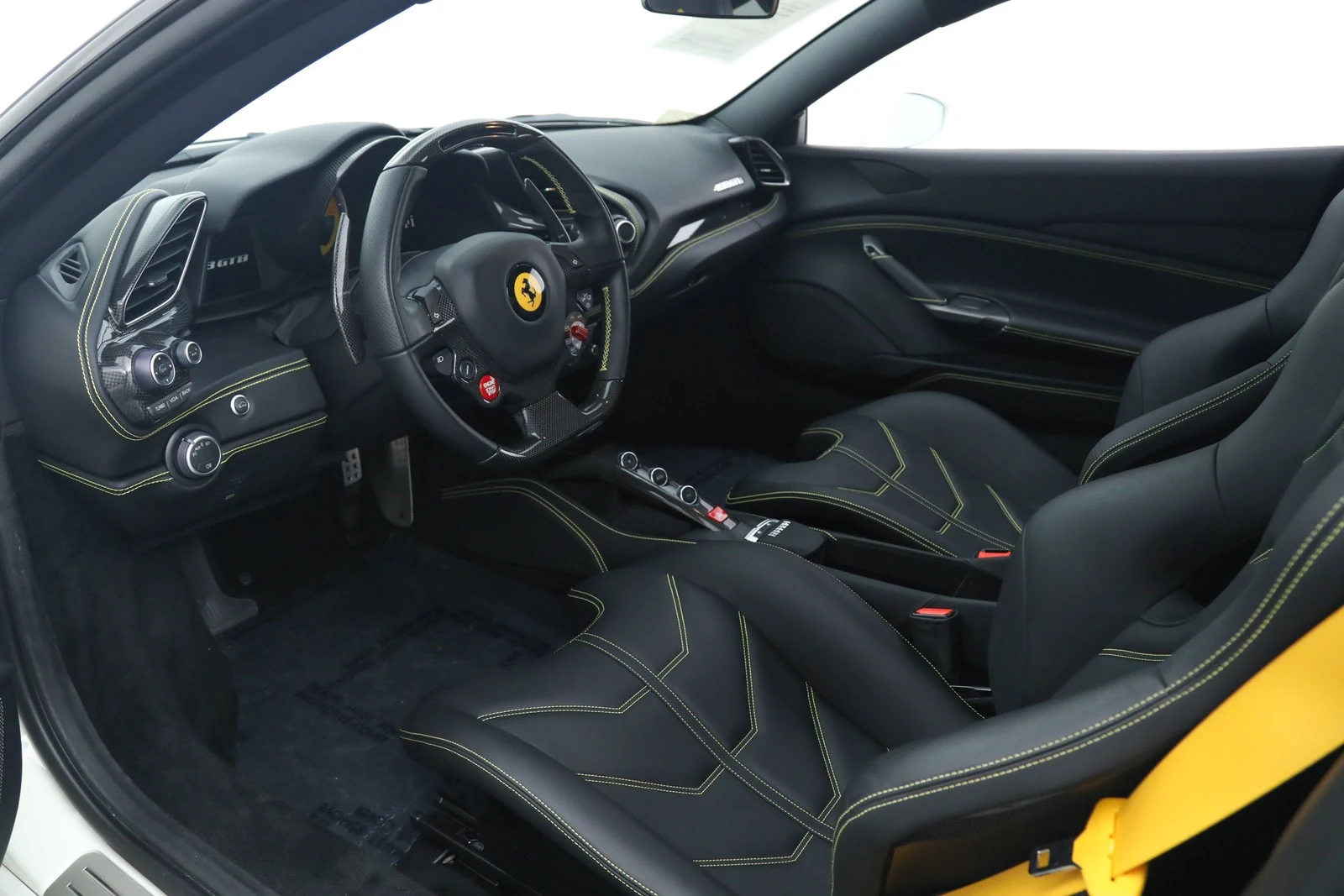 2017 Ferrari 488 GTB, 2/20
