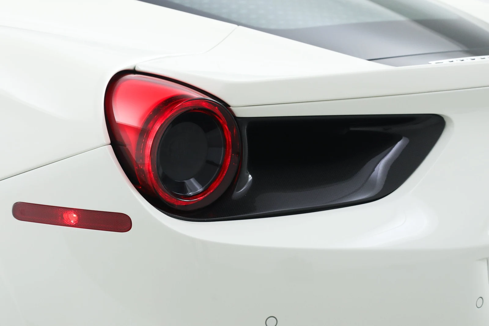 2017 Ferrari 488 GTB, 17/20