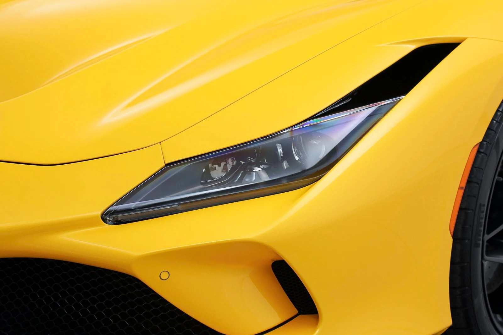 2022 Ferrari F8 Spider, 18/20