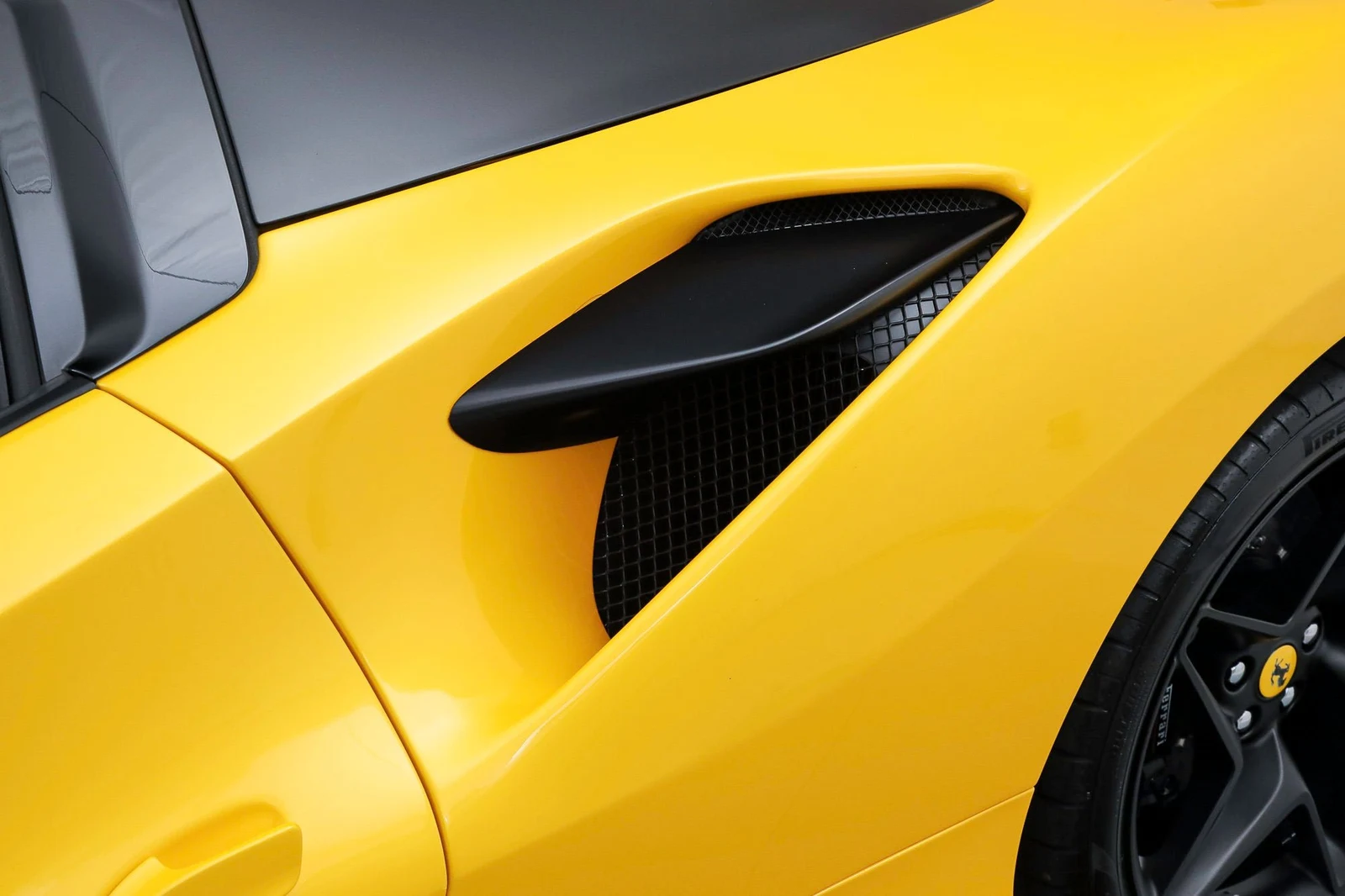 2022 Ferrari F8 Spider, 19/20