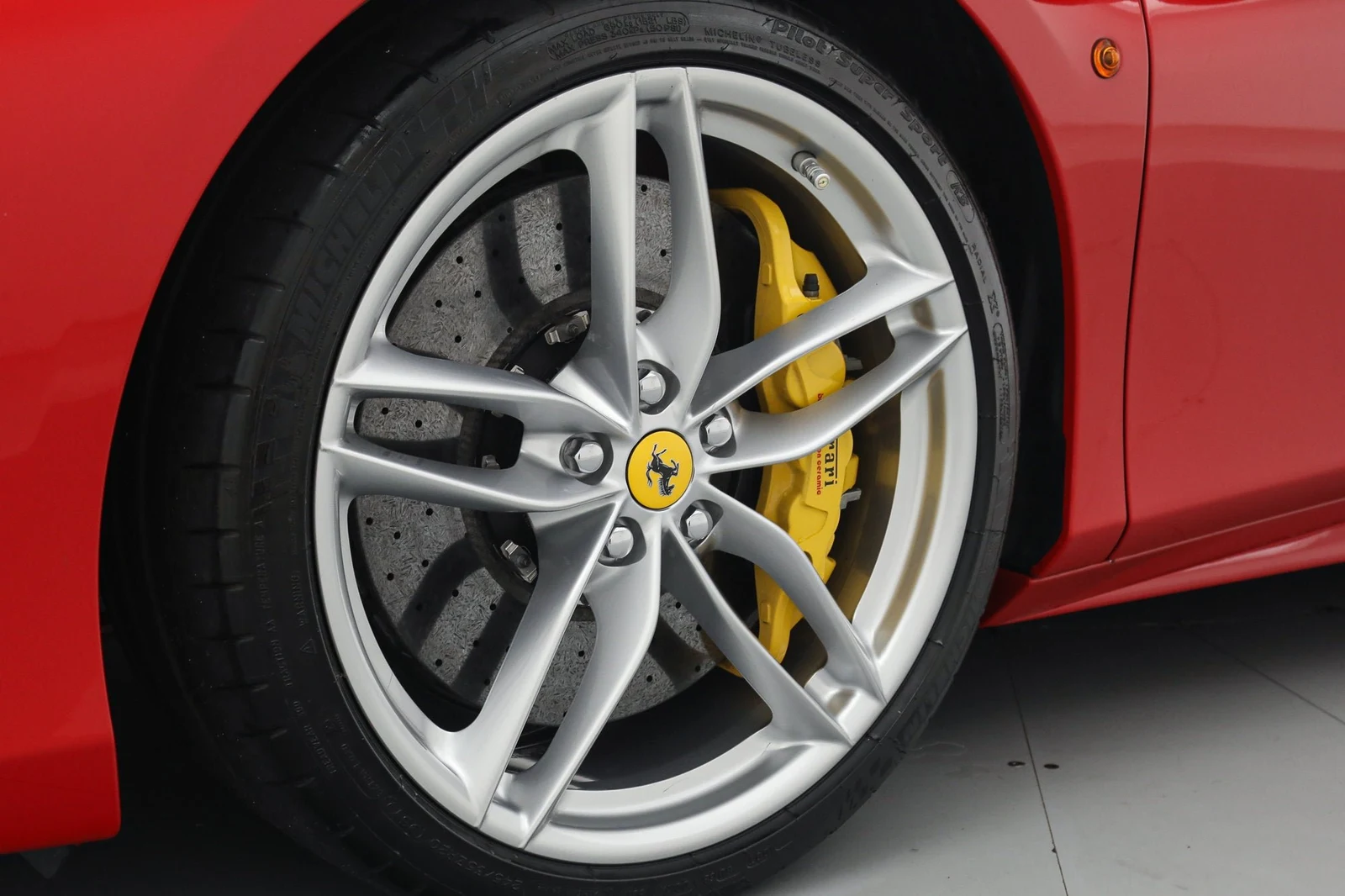 2018 Ferrari 488 GTB, 16/20