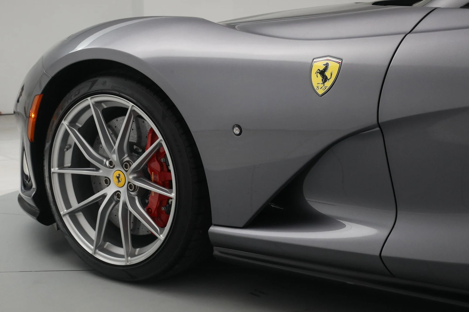 2021 Ferrari 812 GTS, 17/20