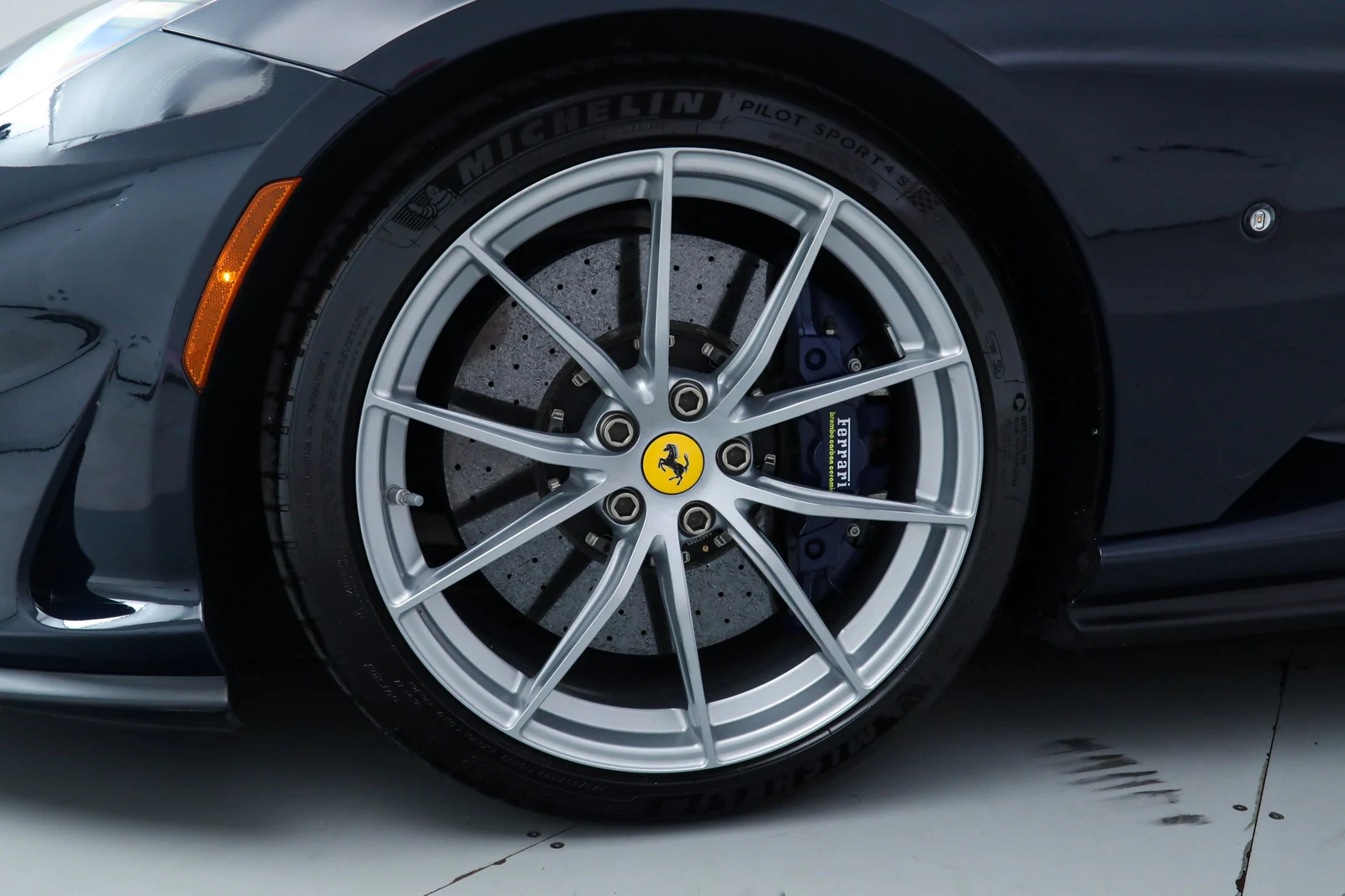 2022 Ferrari 812 GTS, 16/20