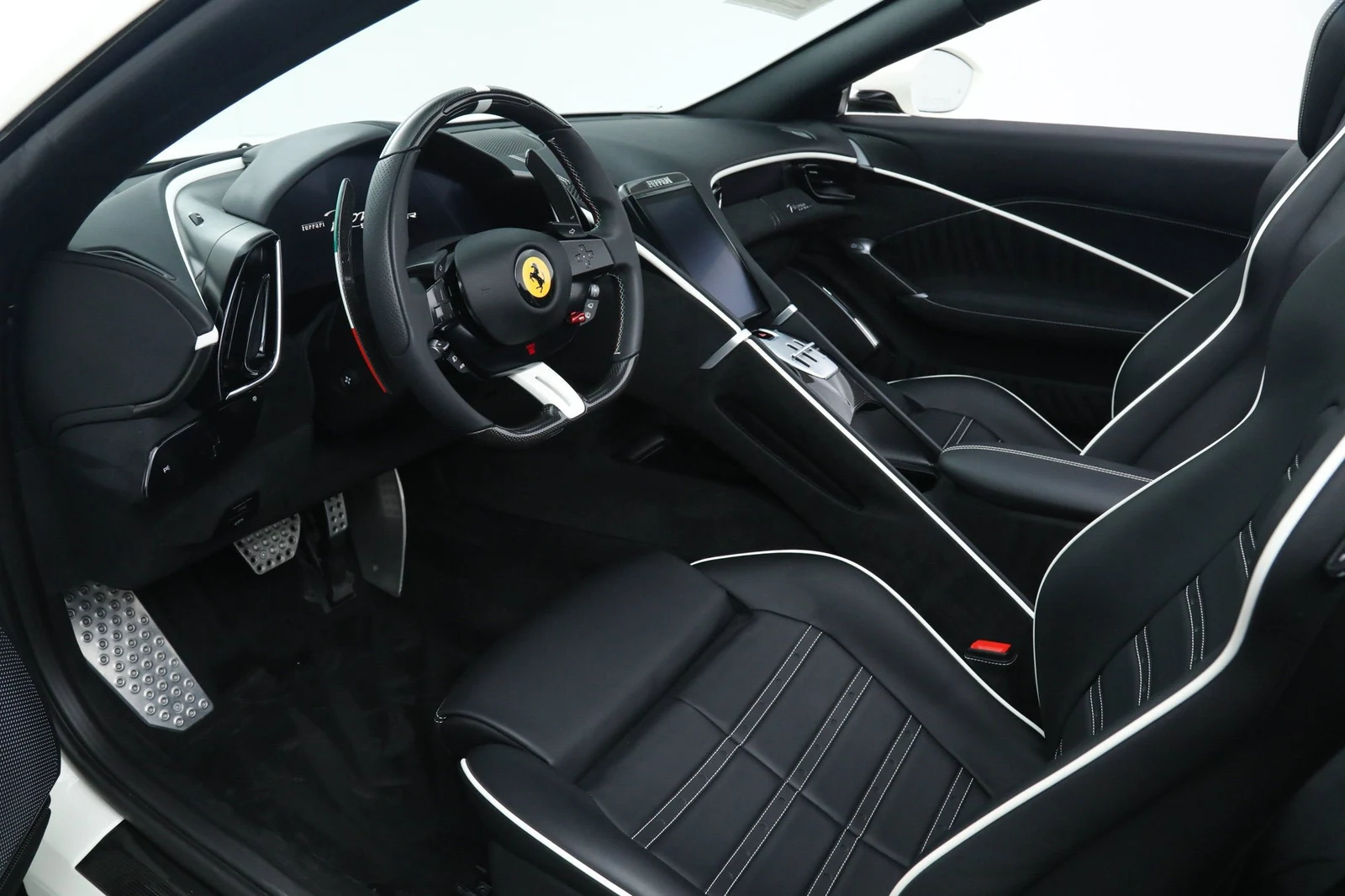 2025 Ferrari Roma Spider, 2/20
