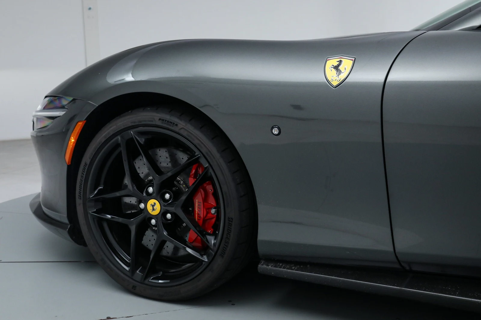 2025 Ferrari Roma Spider, 16/20