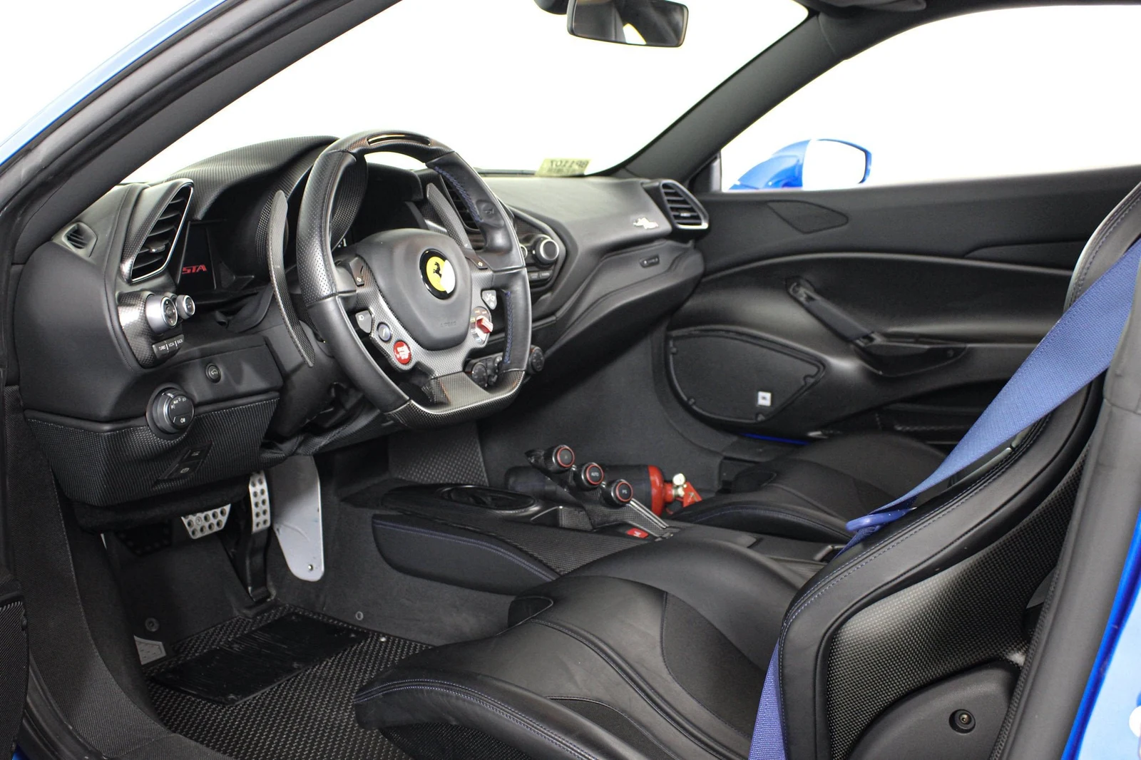 2020 Ferrari 488 Pista, 2/20