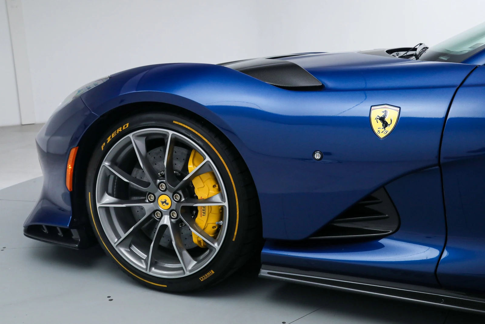 2022 Ferrari 812 Competizione, 19/20