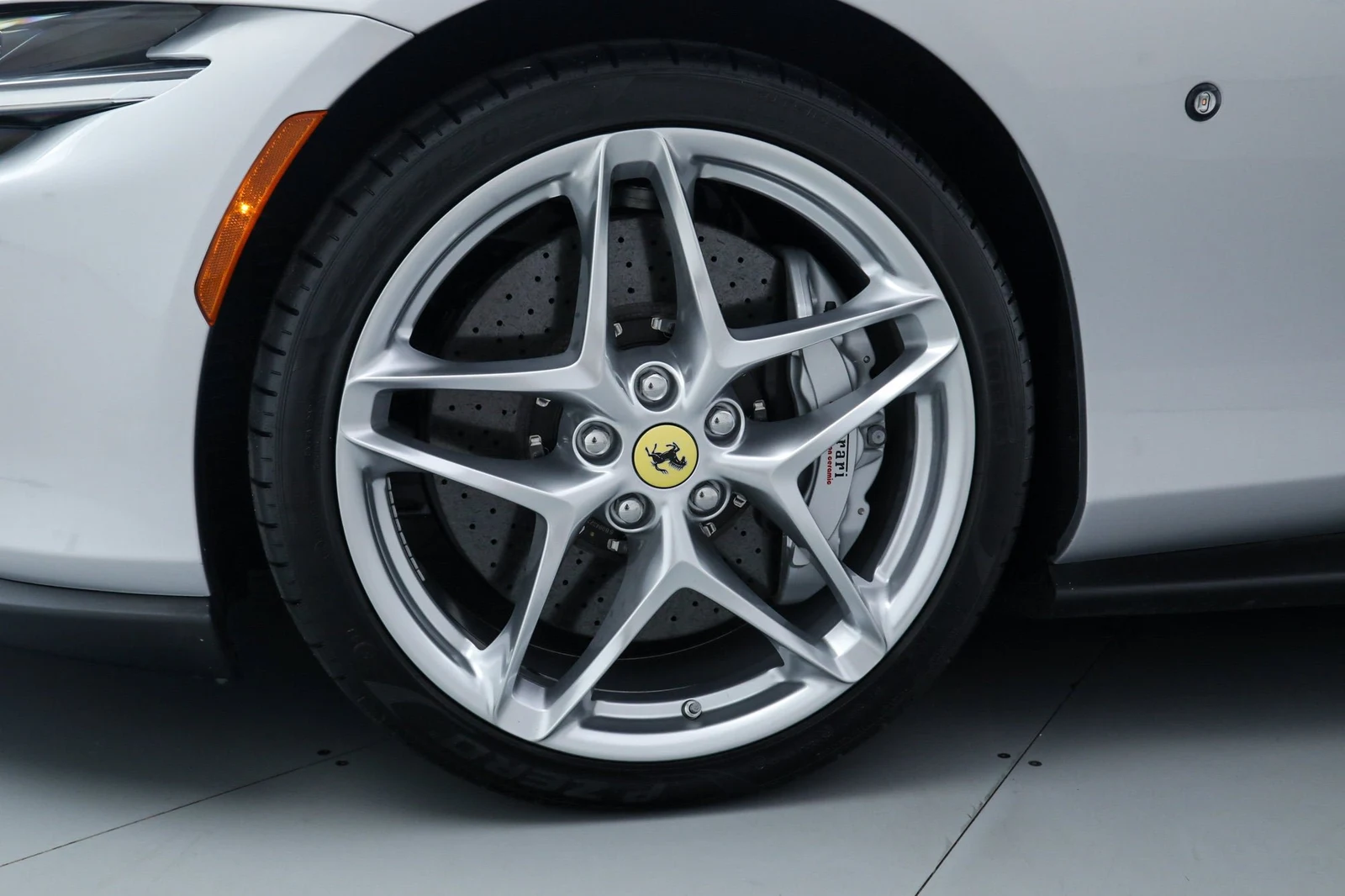 2026 Ferrari Roma Spider, 16/20