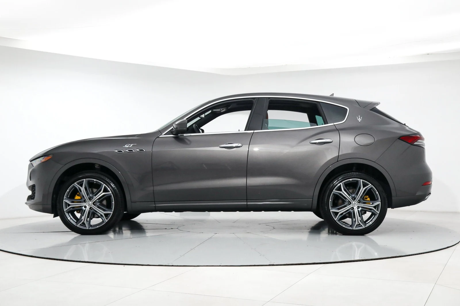 2023 Maserati Levante GT, 2/20