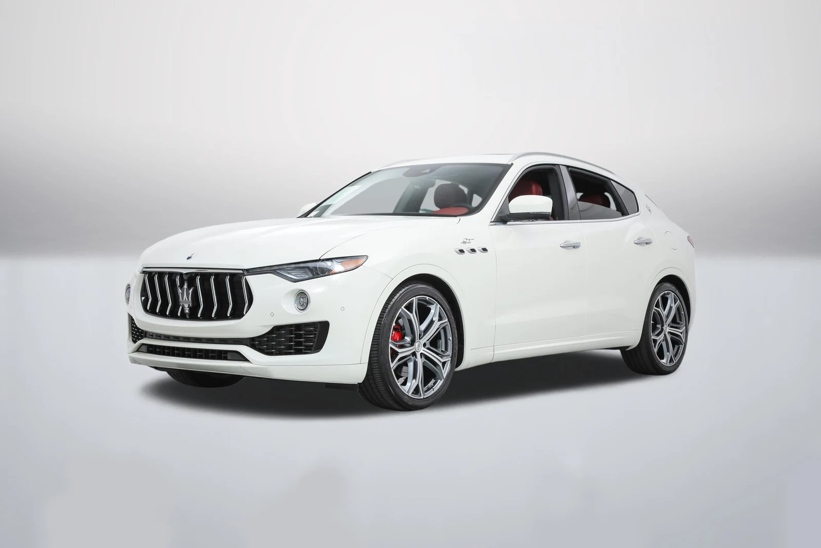 Bianco Maserati Levante GT in a front three-quarter view