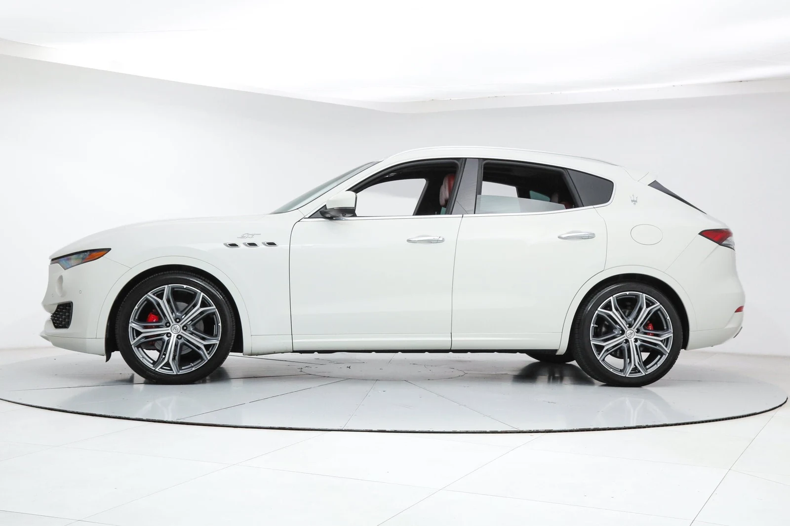 2023 Maserati Levante GT, 2/20