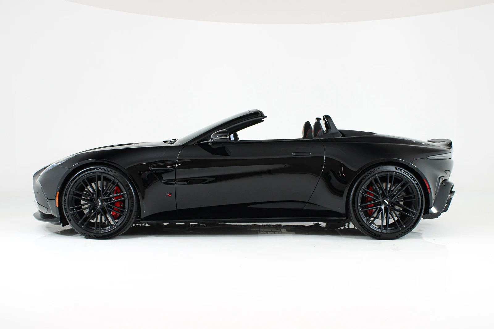 2026 Aston Martin Vantage S Roadster (2024 Update), 2/20
