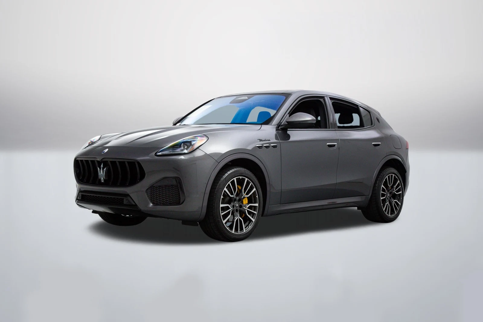 Grigio Lava Maserati Grecale Modena in a front three-quarter view