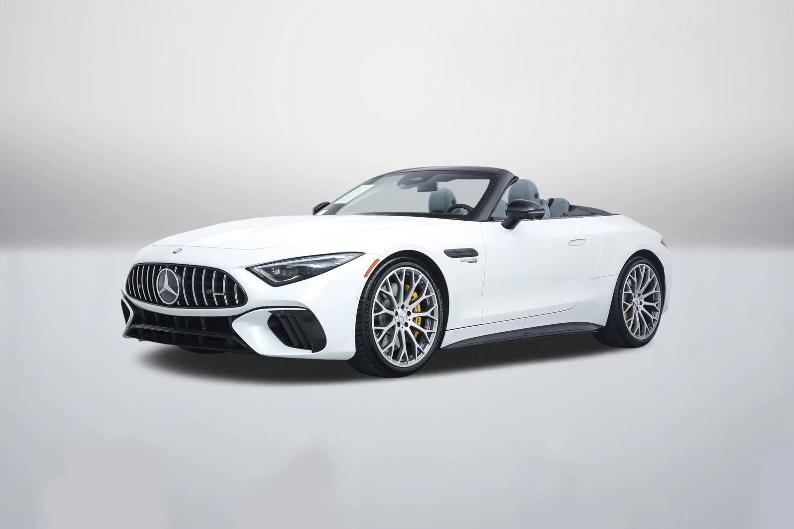 Manufaktur Moonlight White Metallic Mercedes-AMG SL 55 (R232) in a front three-quarter view