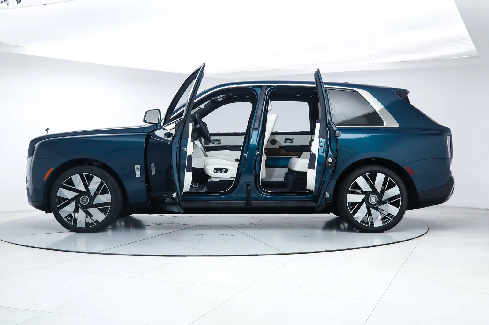 2025 Rolls-Royce Cullinan, 3/20