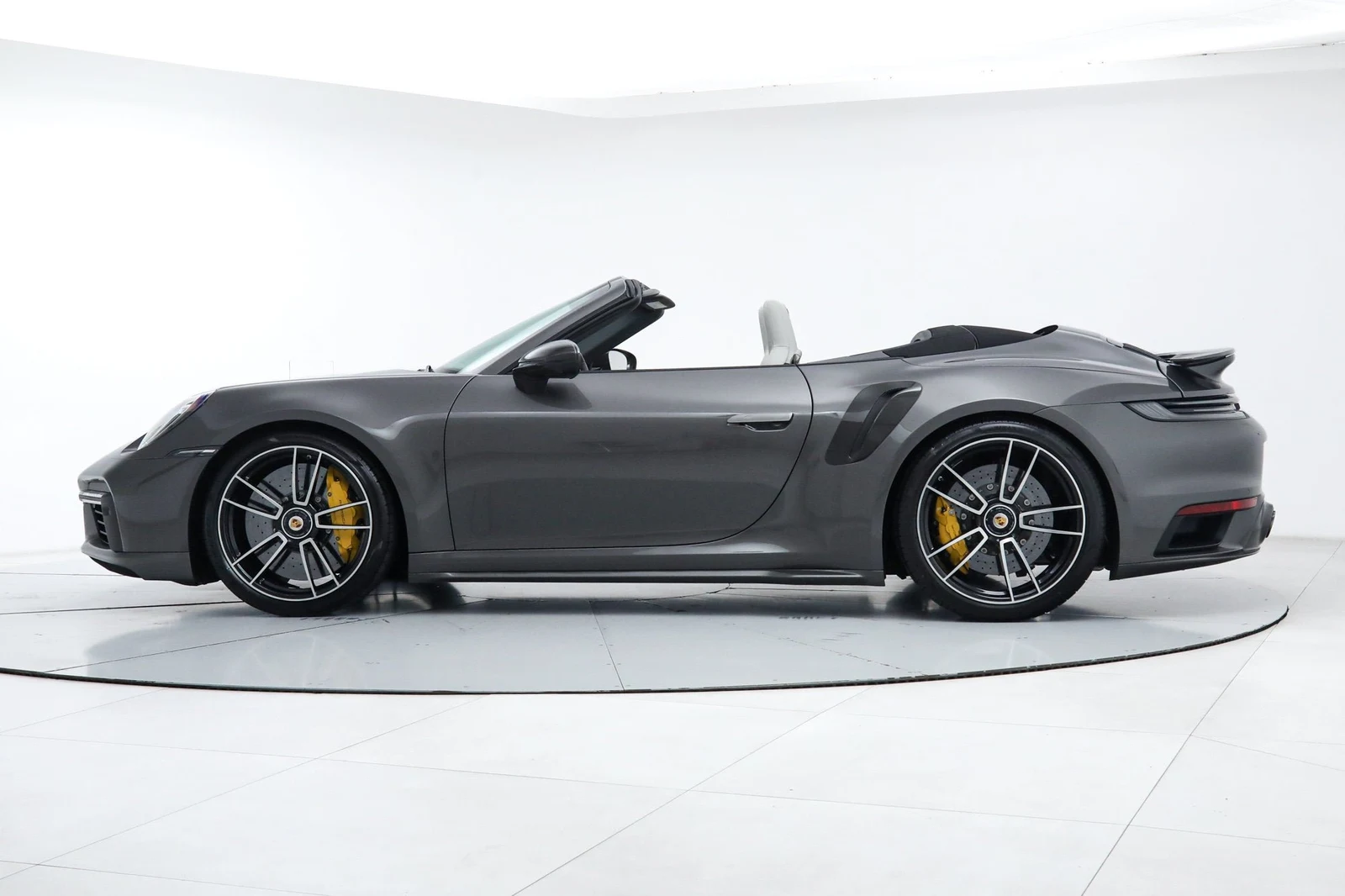 2022 Porsche 911 (992.1) Turbo S Cabriolet, 2/20