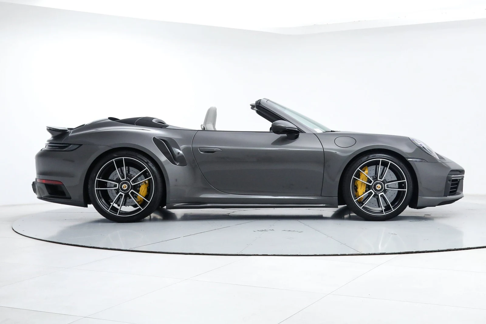 2022 Porsche 911 (992.1) Turbo S Cabriolet, 7/20