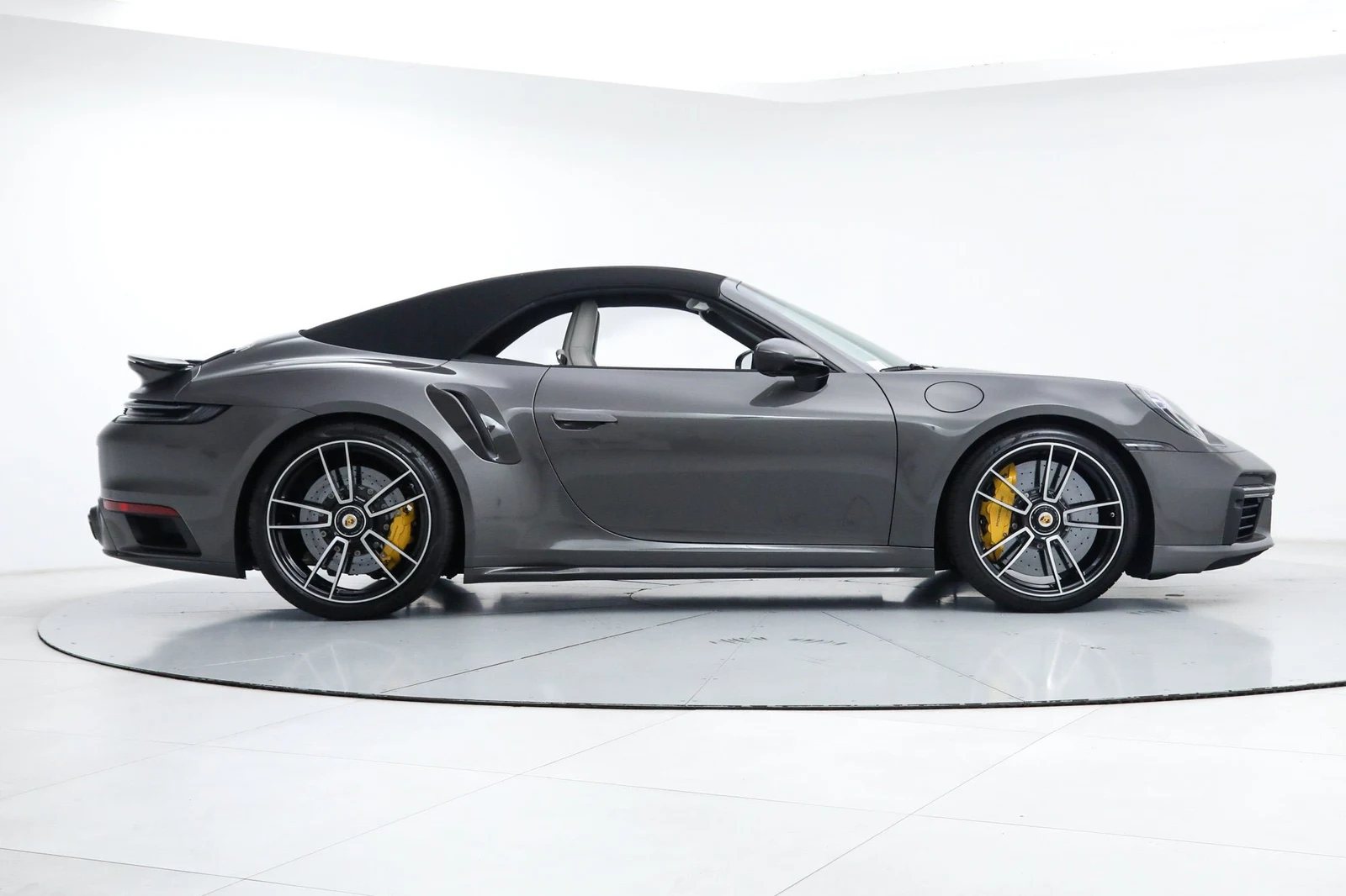 2022 Porsche 911 (992.1) Turbo S Cabriolet, 8/20