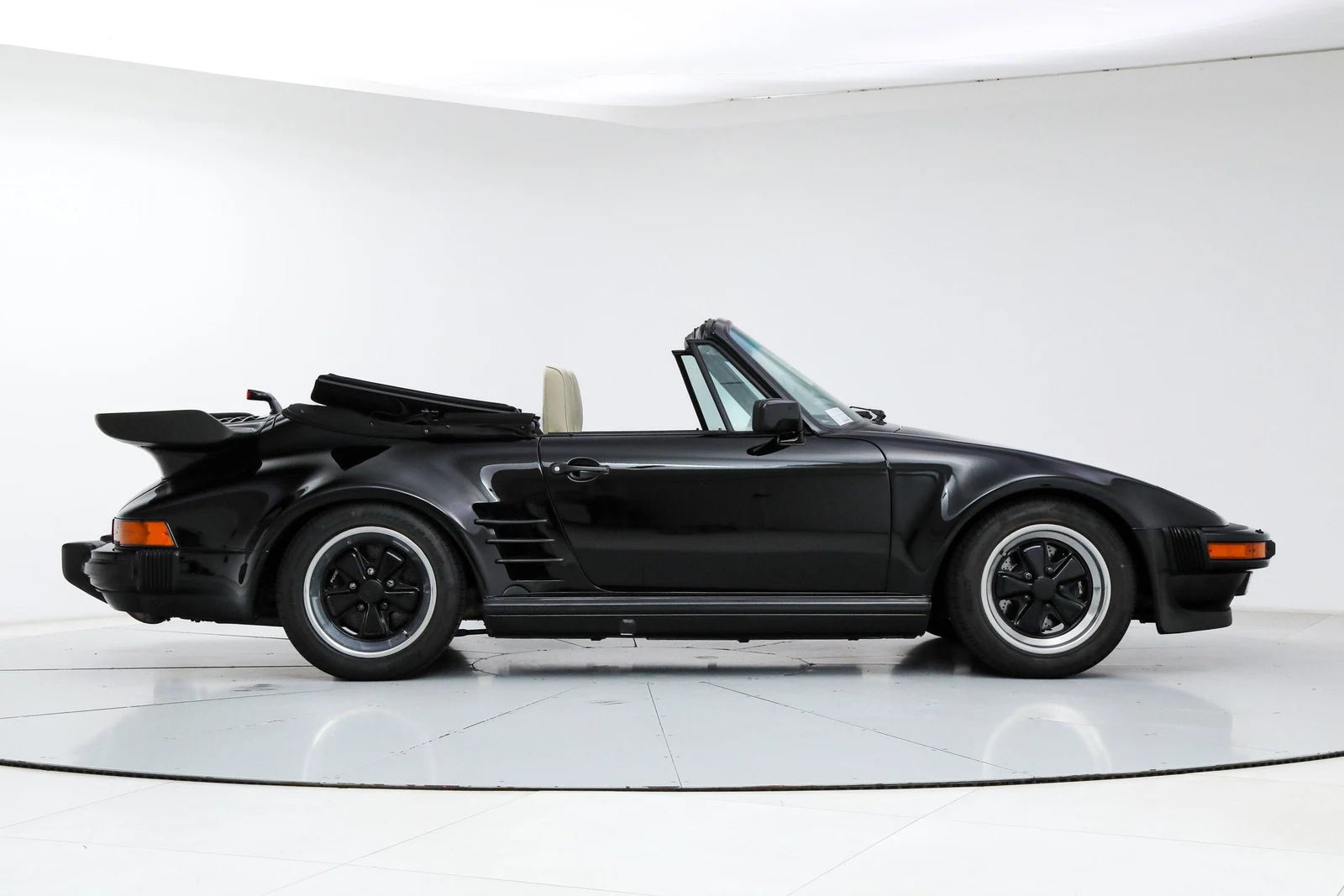 1989 Porsche 911 (930) Turbo Cabriolet Slantnose, 19/20