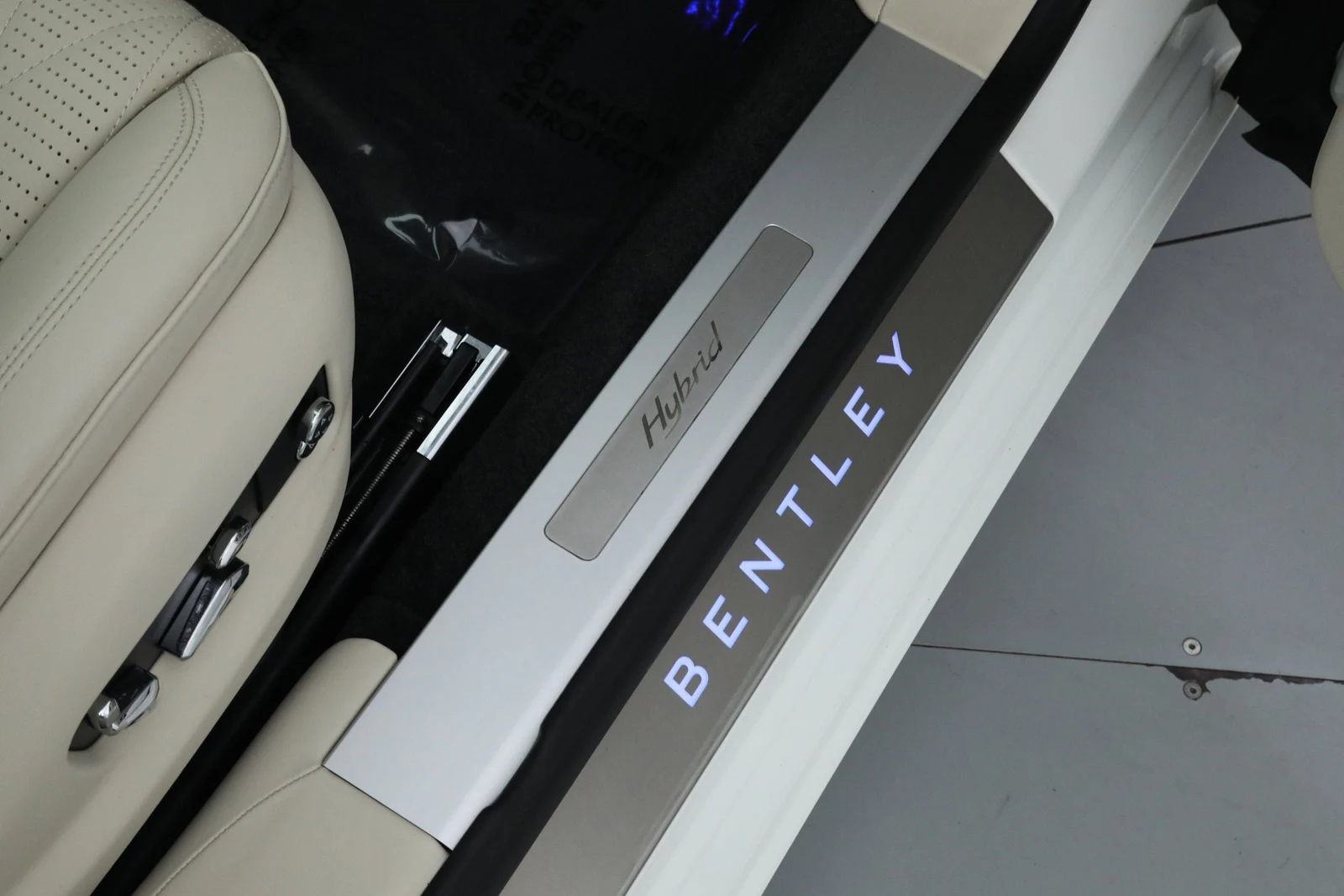 2022 Bentley Flying Spur Hybrid, 19/20