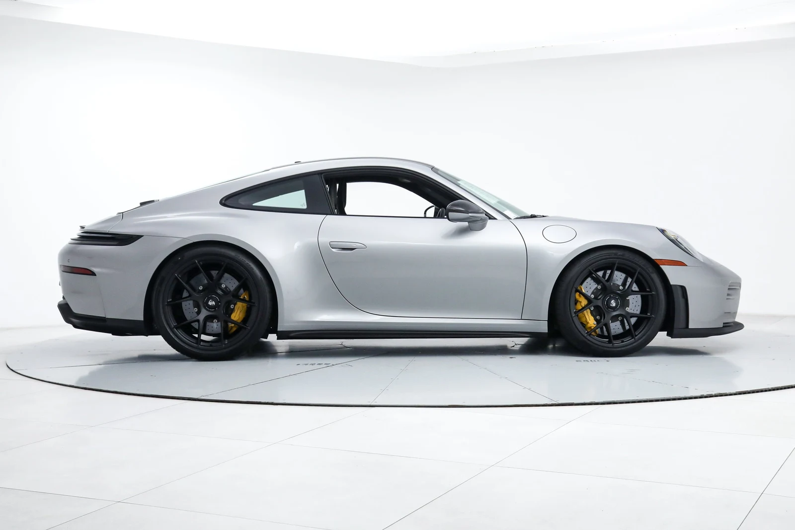 2026 Porsche 911 (992.2) GT3 Touring, 6/20
