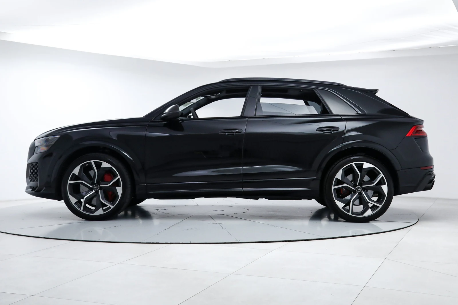2024 Audi RS Q8, 2/20