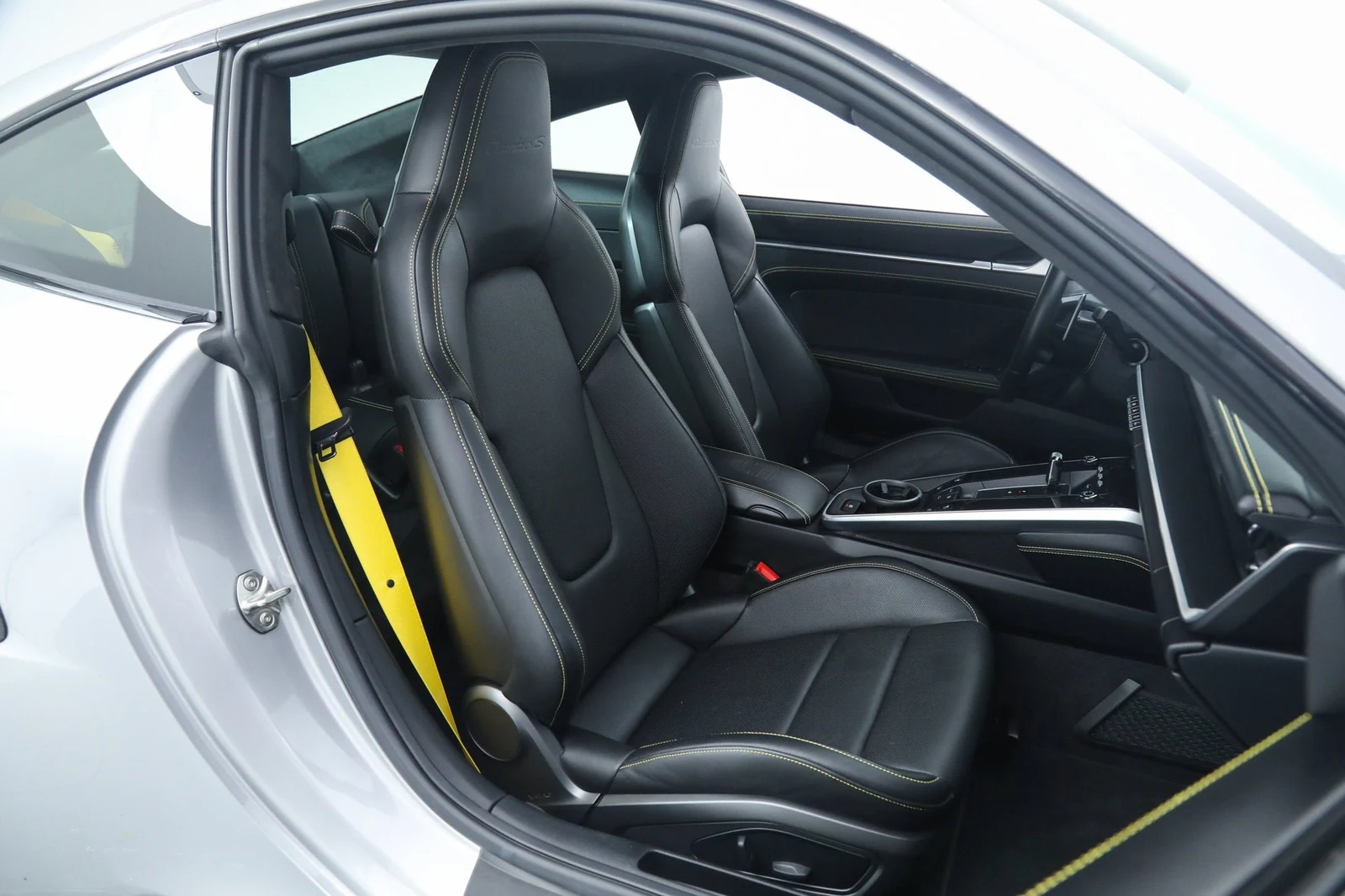 2024 Porsche 911 (992.1) Turbo S, 17/20