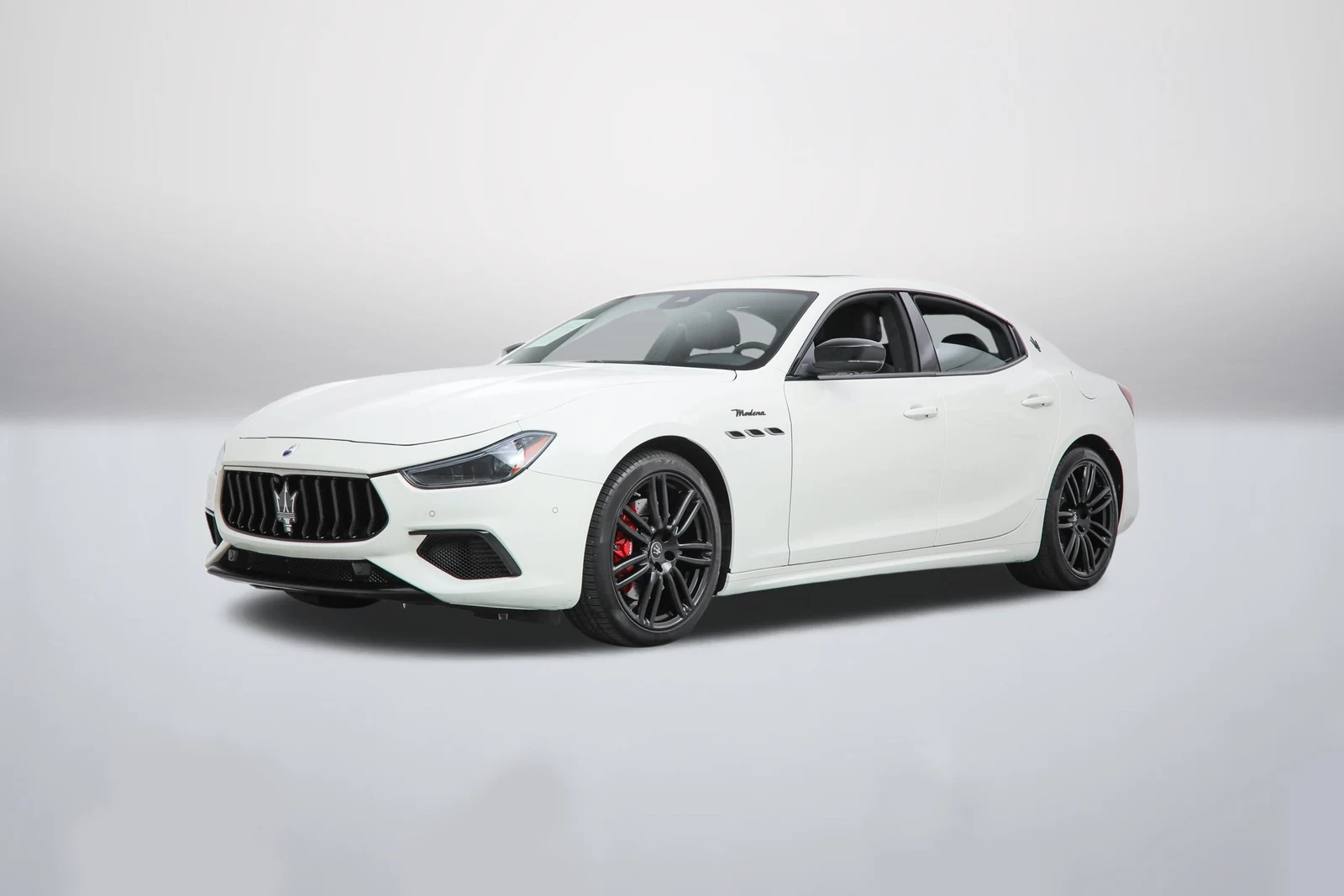 Bianco Maserati Ghibli Modena in a front three-quarter view