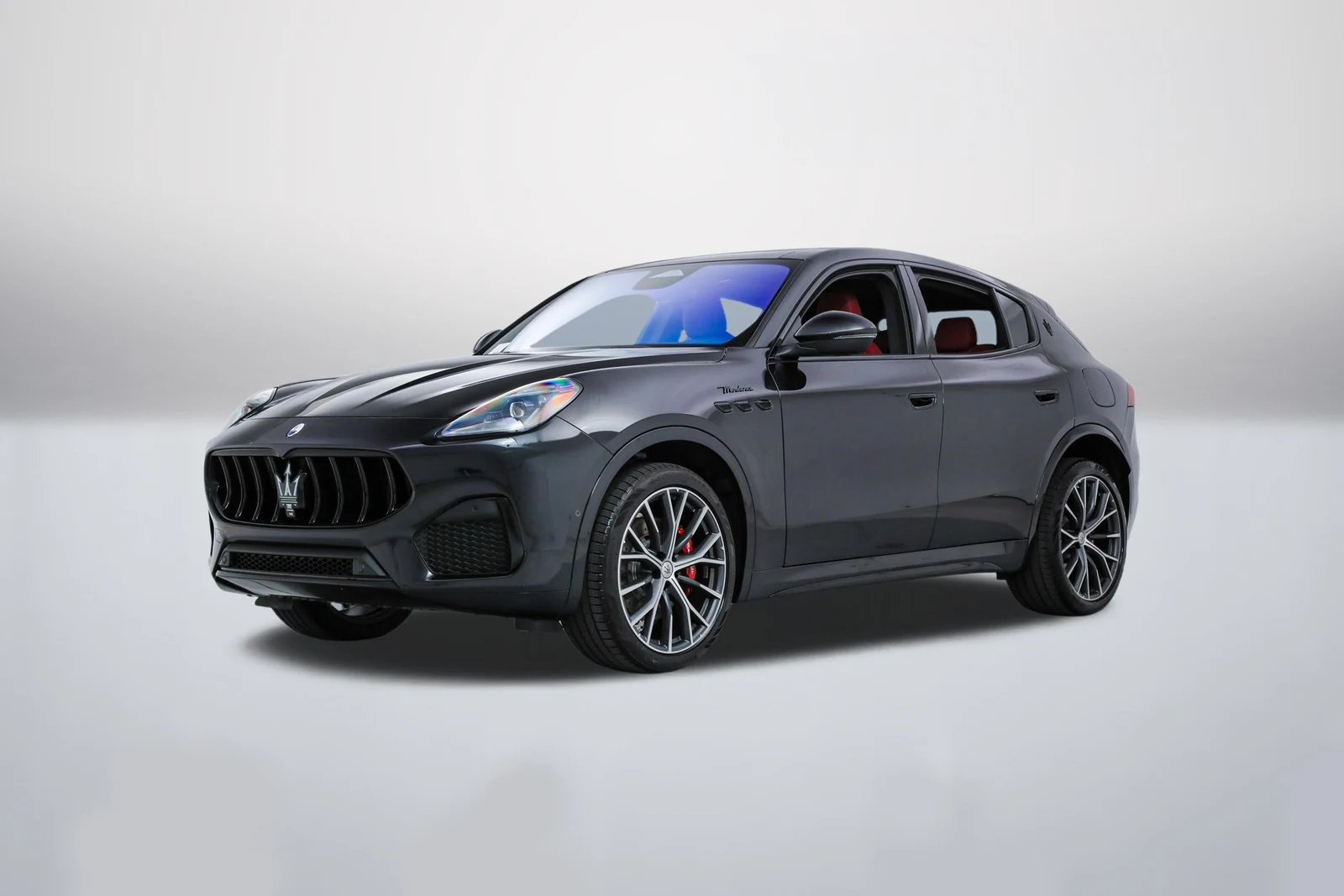 Nero Tempesta Maserati Grecale Modena V6 in a front three-quarter view