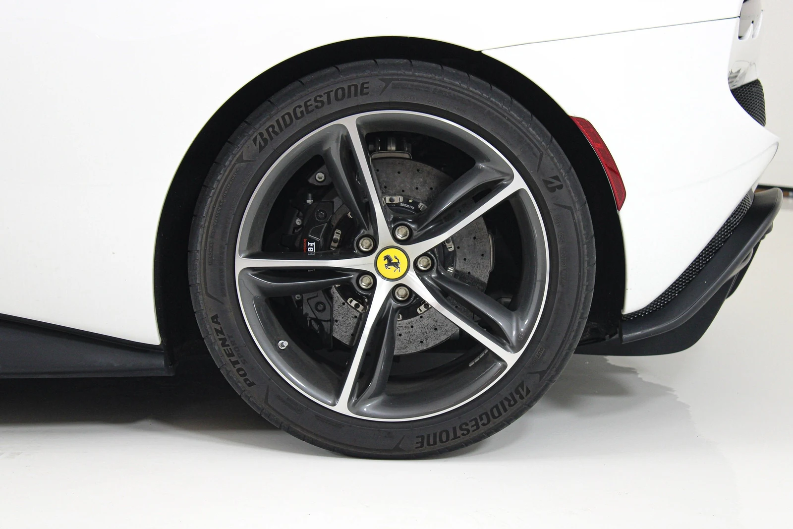 2025 Ferrari 296 GTB, 19/30
