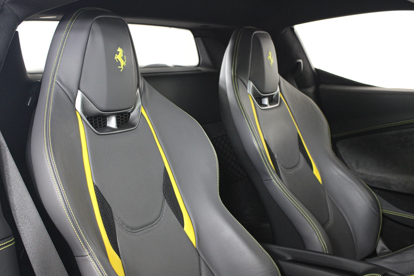 2025 Ferrari 296 GTB, 27/30
