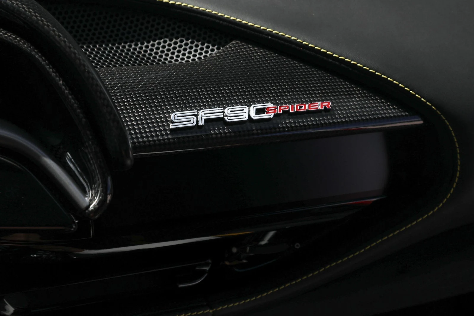 2024 Ferrari SF90 Spider Assetto Fiorano, 17/23