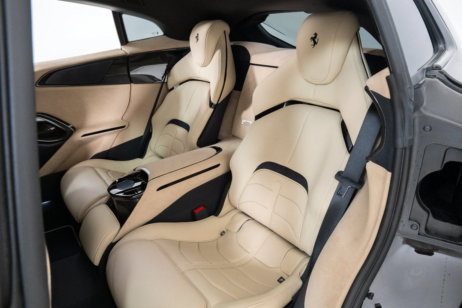 2025 Ferrari Purosangue, 19/20