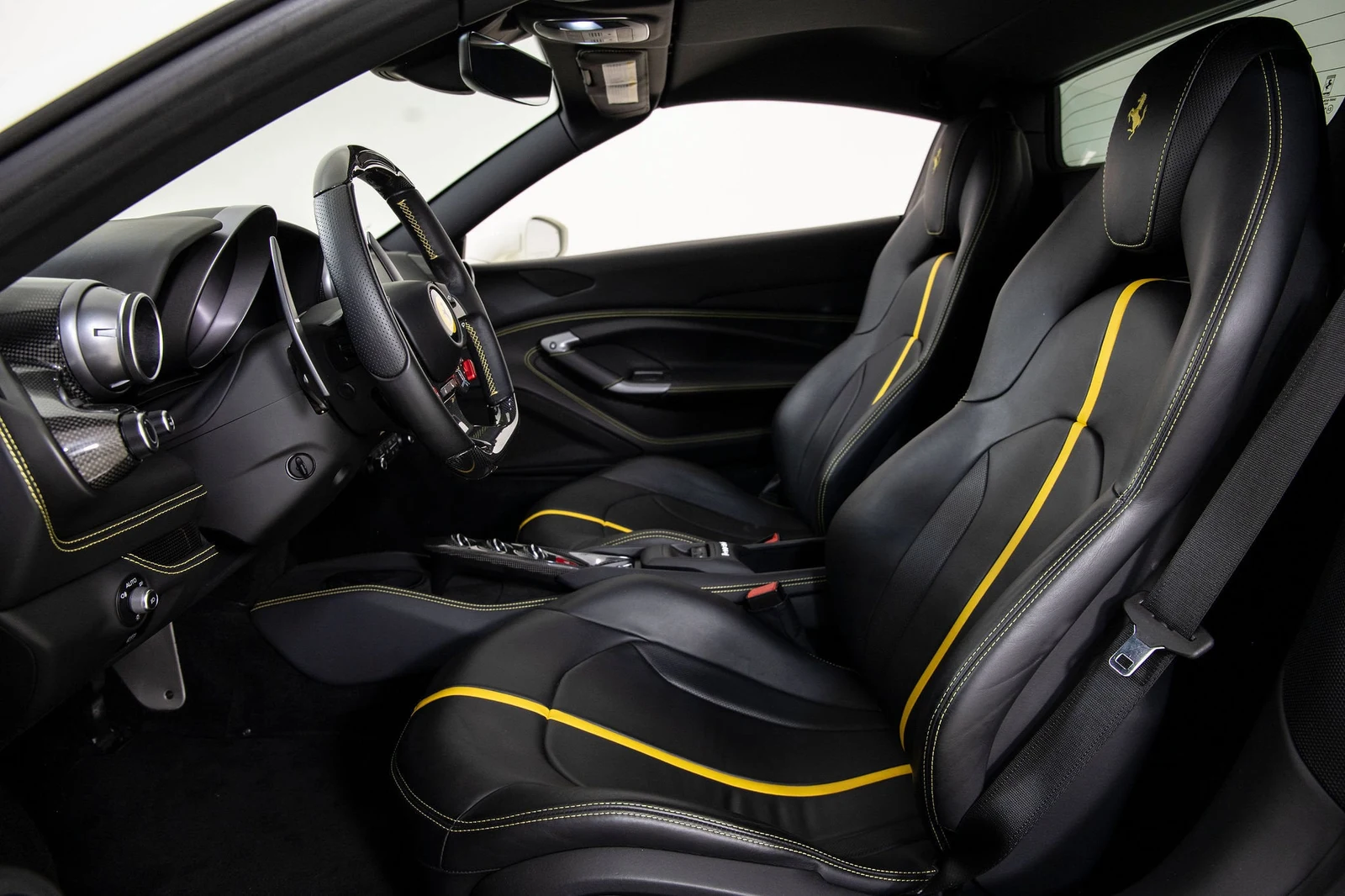 2022 Ferrari F8 Spider, 5/20