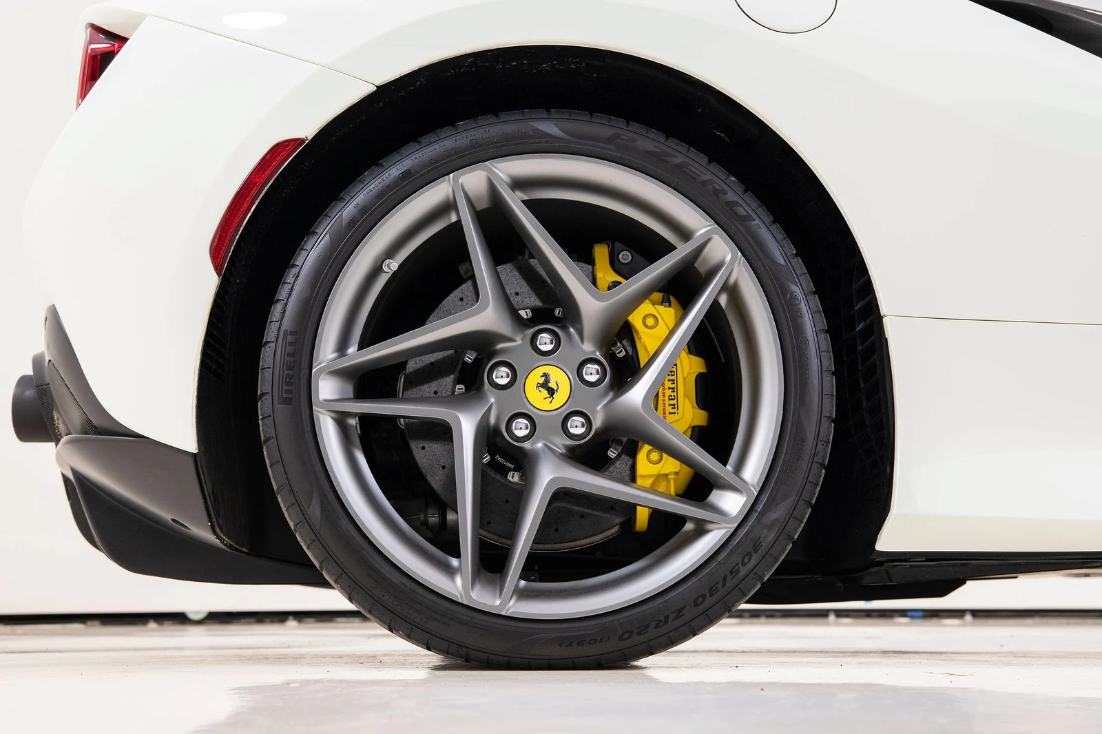 2022 Ferrari F8 Spider, 19/20