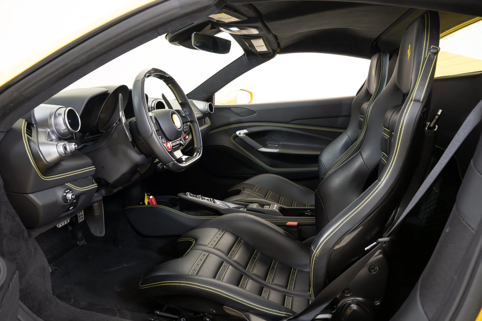 2021 Ferrari F8 Spider, 5/20