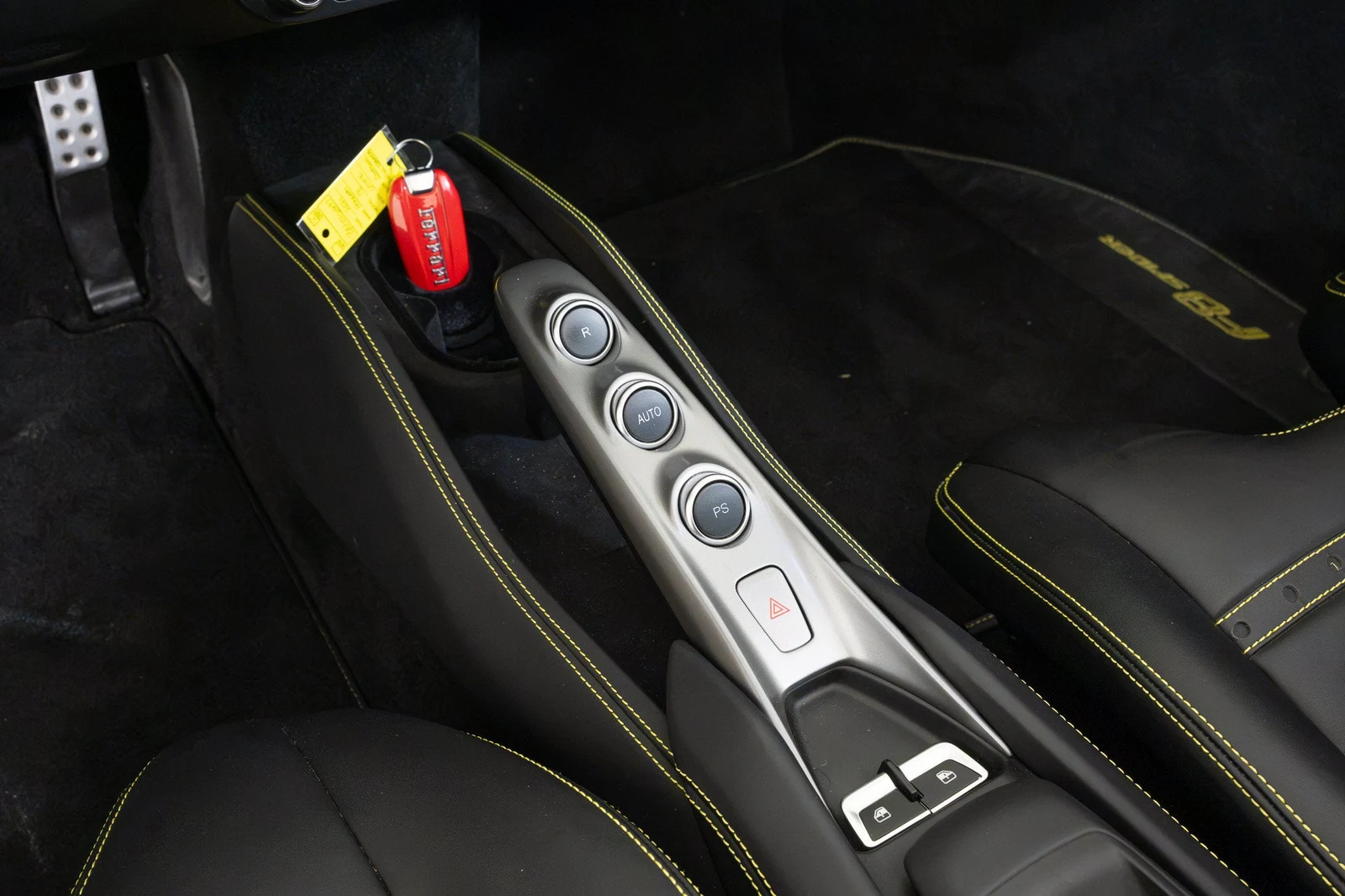 2021 Ferrari F8 Spider, 13/20
